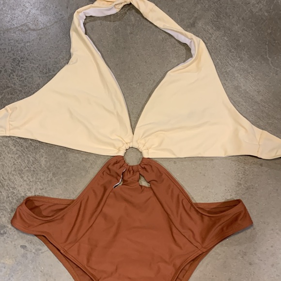 SHEIN Cut Out Sides Swimsuit - Picture 2 of 4